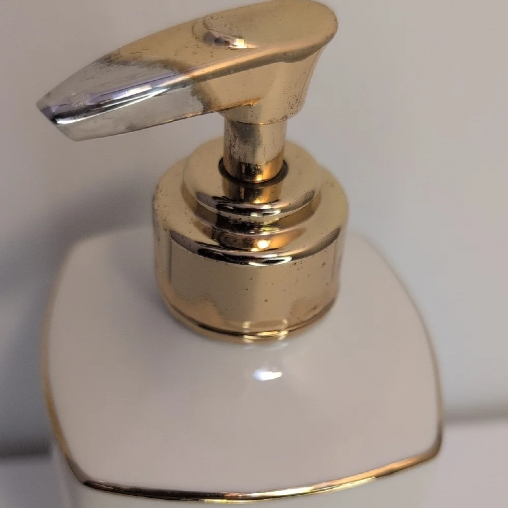 Lenox Christmas Holiday Dimensions Soap/Lotion Dispenser Holly Berries Design